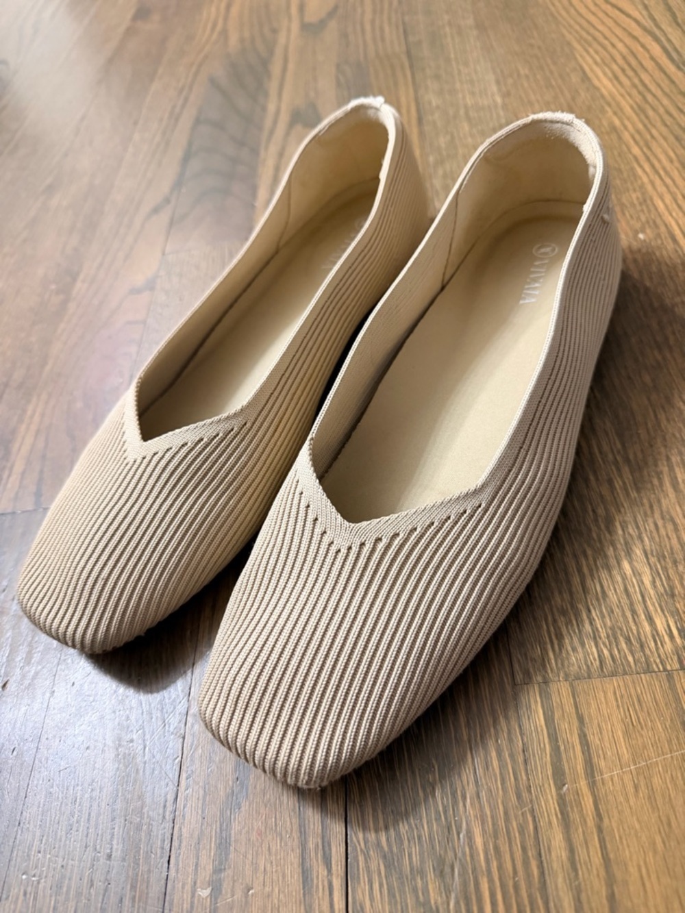 VIVAIA Square-Toe V-Cut Flats (Margot™ 2.0) EU 43 / US 11 in Almond